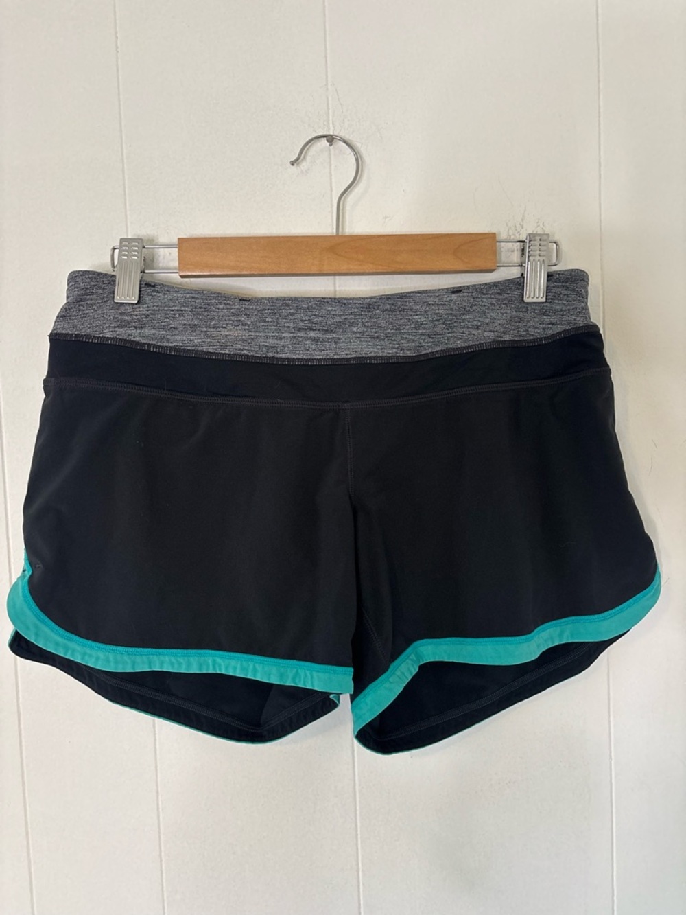Lululemon Speed Up Shorts Size 6 Black/Teal/Gray 4” Inseam